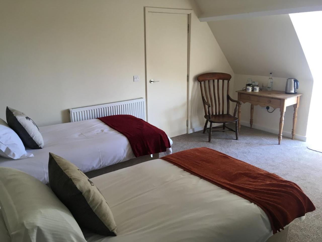 The Old Spotted Cow Bed & Breakfast Marston Meysey Exterior photo