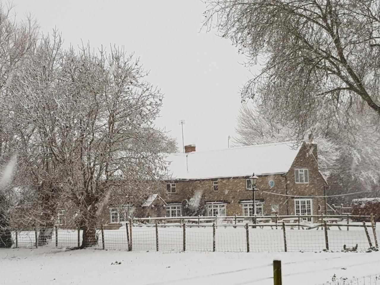 The Old Spotted Cow Bed & Breakfast Marston Meysey Exterior photo